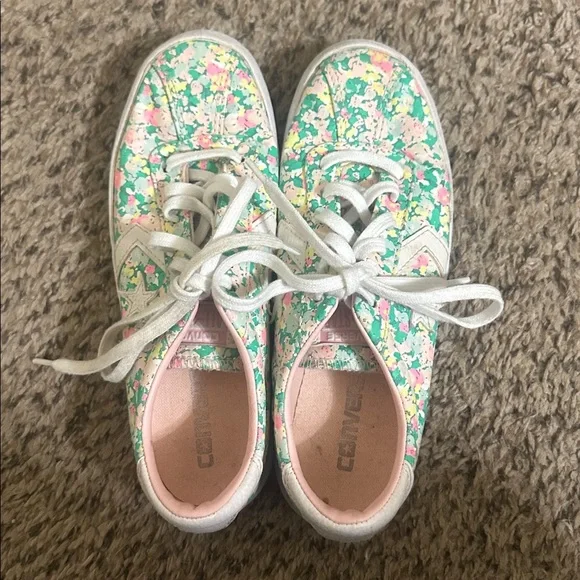 EUC Converse All Stars Women’s Floral Sneakers size 6 - Picture 2 of 8